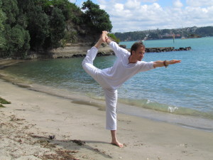 Dandayamana Dhanurasana