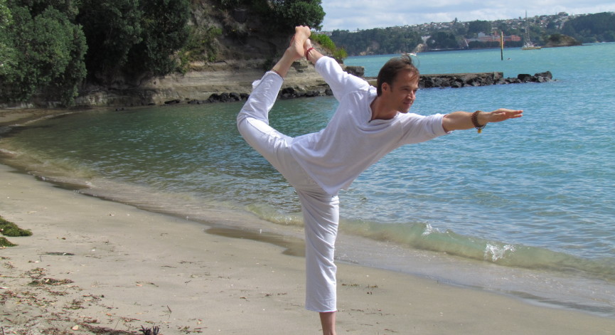 Dandayamana Dhanurasana